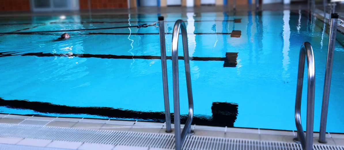 Verletzung im Schwimmbad – Schadensersatz und Schmerzensgeld